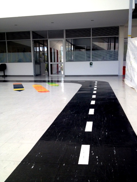 Piso en Baldosa homógena. Linea económica para proyectos institucionales. 