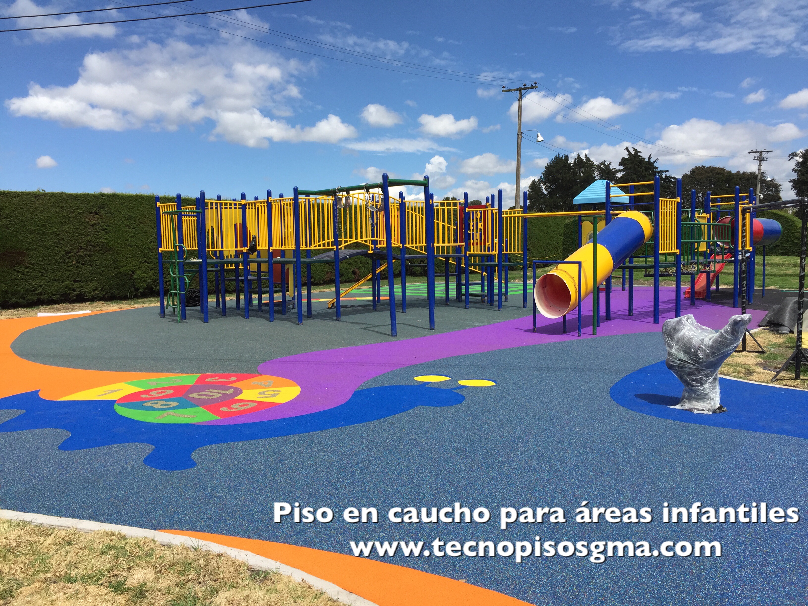 PISO EN CAUCHO
PISO PARA PARQUES INFANTILES